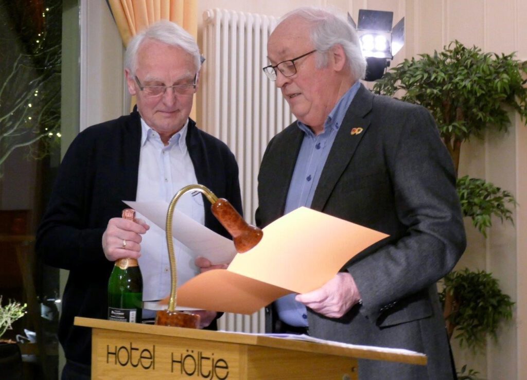 Übergabe 1. Vorsitzender an Helmut Meinke
